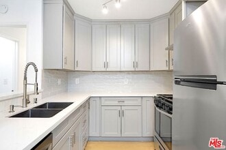 9005 Cynthia St in West Hollywood, CA - Building Photo - Building Photo