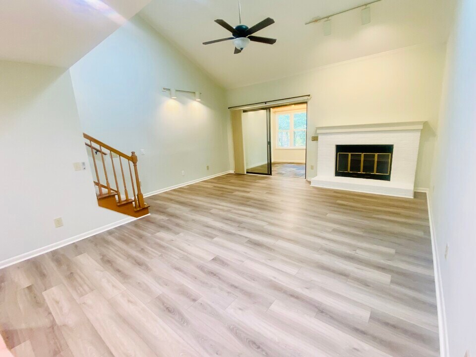 1800 Eastwood Rd in Wilmington, NC - Building Photo