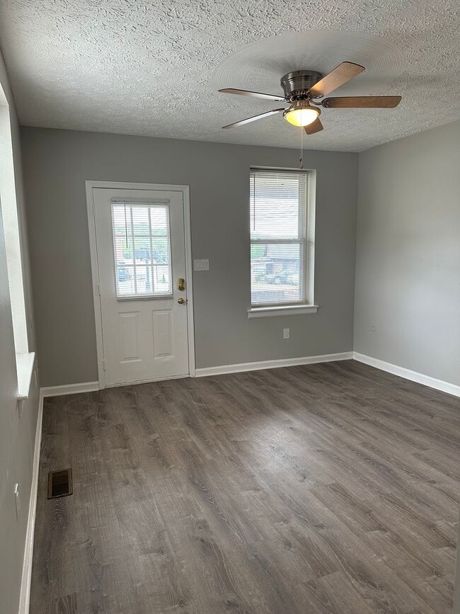 201 Millwood Ave in Winchester, VA - Building Photo - Building Photo