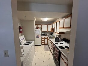 623 Iowa Ave in Iowa City, IA - Building Photo - Building Photo