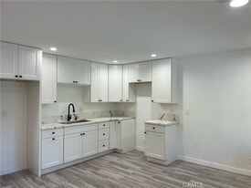 10037 Samoa Ave in Los Angeles, CA - Building Photo