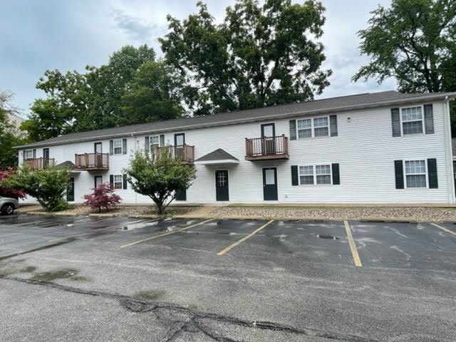 6th St Apartments in Charleston, IL - Foto de edificio