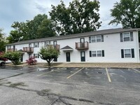 6th St Apartments in Charleston, IL - Foto de edificio - Building Photo