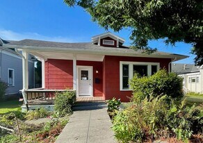 1693 J St in Arcata, CA - Building Photo