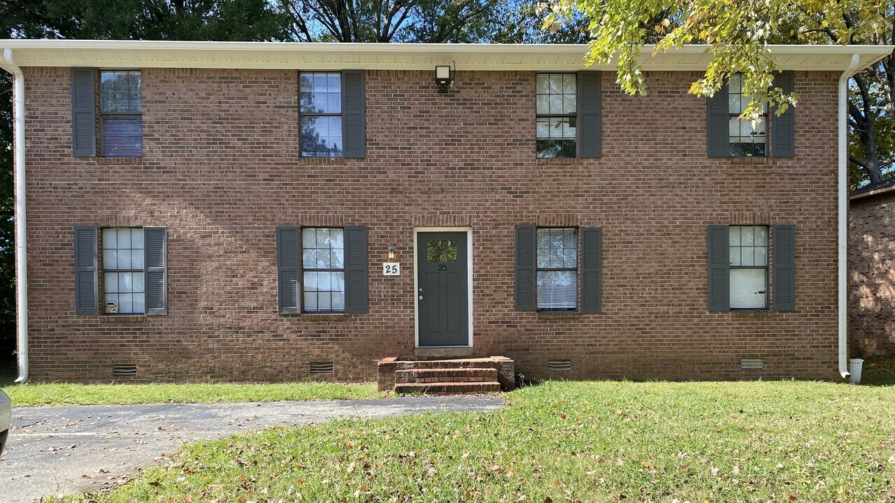 25 Brianfield Cv, Unit B in Jackson, TN - Building Photo
