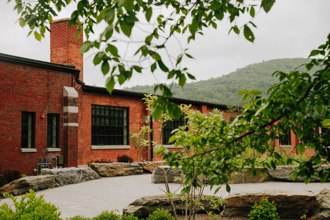 The Garage in Great Barrington, MA - Foto de edificio