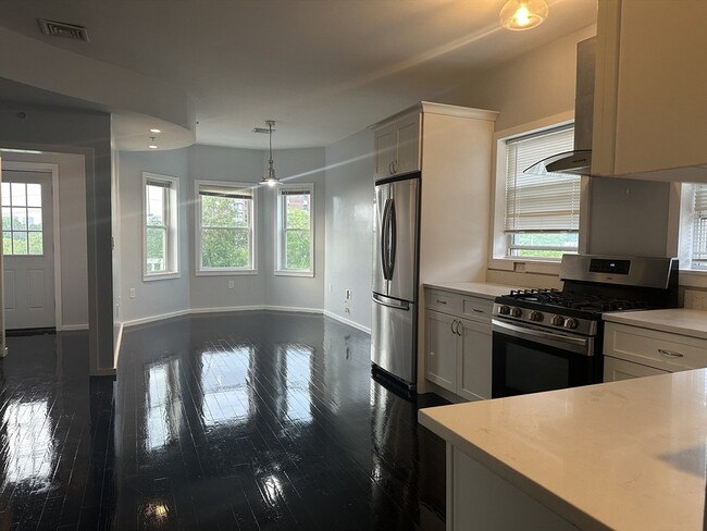 14 Hazelwood St, Unit 1-bed 1-bath in Boston, MA - Foto de edificio - Building Photo