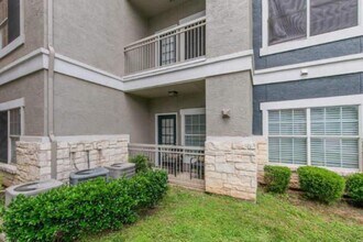 2202 E William Cannon Dr in Austin, TX - Building Photo - Building Photo