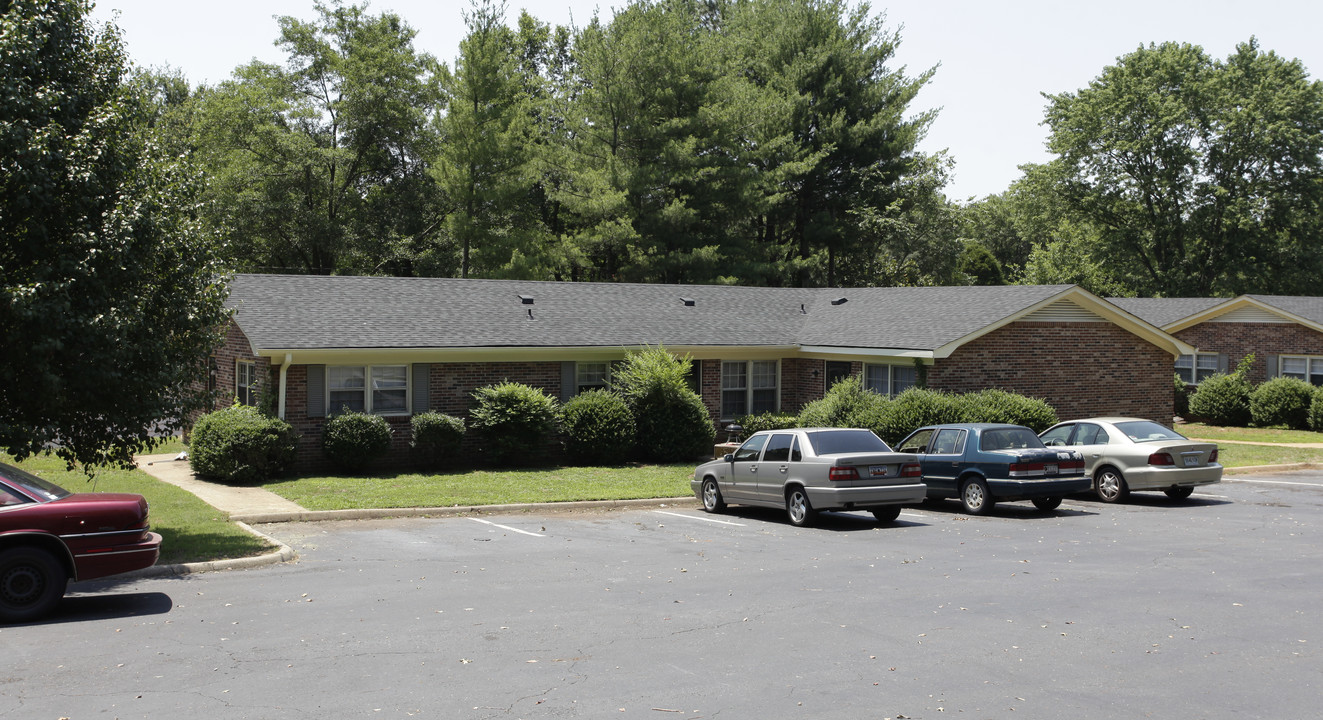 Creekside Apartments in Taylors, SC - Building Photo