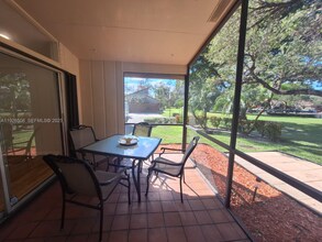 22295 Timberly Dr in Boca Raton, FL - Foto de edificio - Building Photo