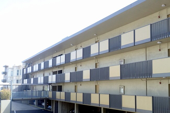 3649 Market St in San Francisco, CA - Foto de edificio - Building Photo