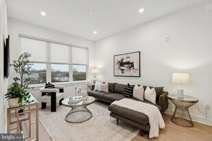 30 W Allens Ln, Unit 101 in Philadelphia, PA - Building Photo