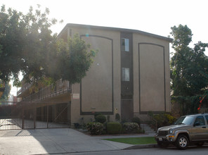 1804 Garfield Pl in Los Angeles, CA - Building Photo - Building Photo