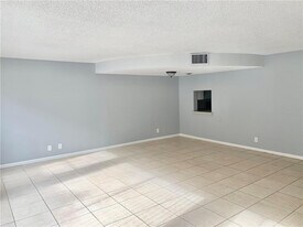 680 Tennis Club Dr in Fort Lauderdale, FL - Building Photo