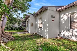 1229 Miami Rd in Fort Lauderdale, FL - Building Photo - Building Photo