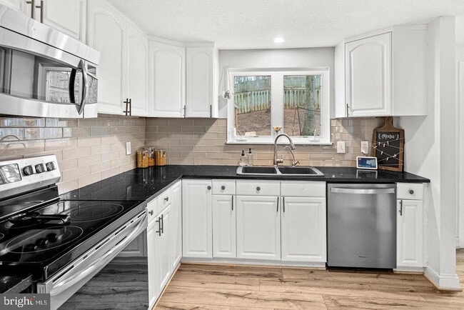 1005 Aquia Dr in Stafford, VA - Building Photo - Building Photo