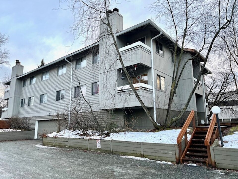 4231 Folker St in Anchorage, AK - Building Photo