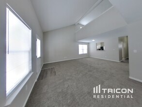 484 Brookstone Dr in Greenfield, IN - Foto de edificio - Building Photo