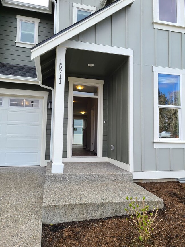 15711 View Dr Ct SE in Yelm, WA - Building Photo - Building Photo