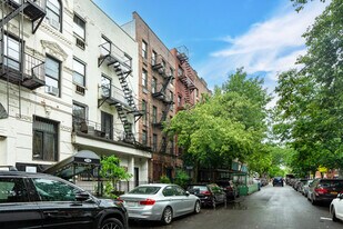 512 E 11th St in New York, NY - Building Photo