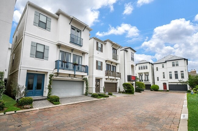 property at 2222 Hilshire Lake Dr