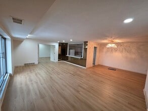 612 Acacia Cir in Lyndhurst, OH - Building Photo - Building Photo