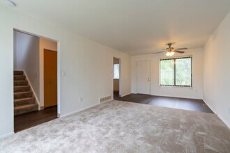 Oak Meadows in Albion, MI - Foto de edificio - Interior Photo