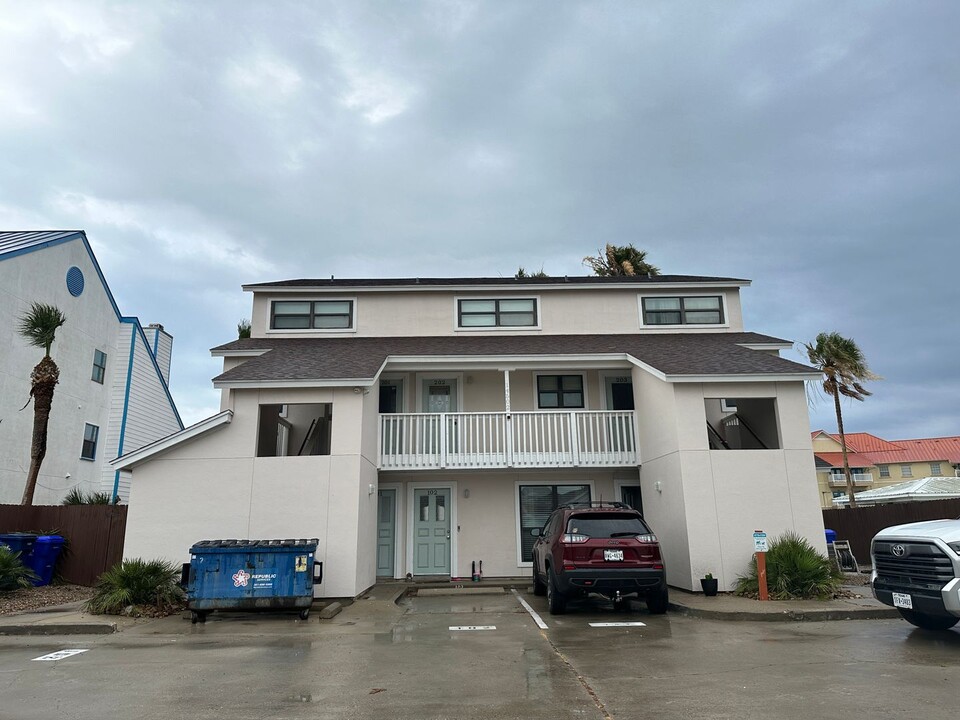 14502 E Cabana St in Corpus Christi, TX - Building Photo
