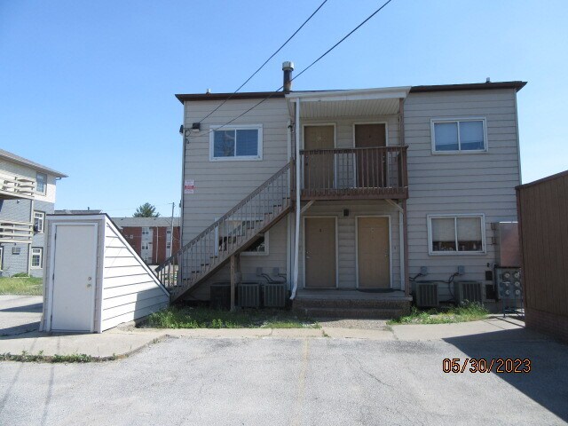 512 E Burlington St, Unit 1 in Iowa City, IA - Building Photo - Building Photo