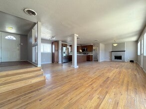 3236 Titanic Ave in El Paso, TX - Foto de edificio - Building Photo