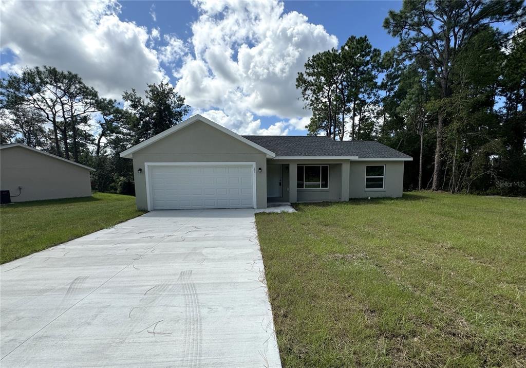 12 Malauka Cir in Ocklawaha, FL - Building Photo