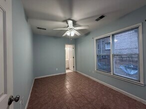 683 Bonaventure Ave NE in Atlanta, GA - Foto de edificio - Building Photo