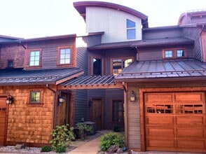 2056 W Bellerive Ln, Unit 102 in Coeur d'Alene, ID - Foto de edificio - Building Photo