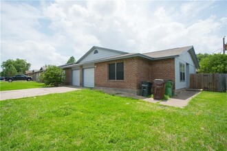 1100 Ridgemont St in Round Rock, TX - Building Photo - Building Photo