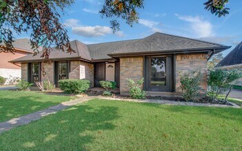 2707 Planters St in Sugar Land, TX - Building Photo - Building Photo