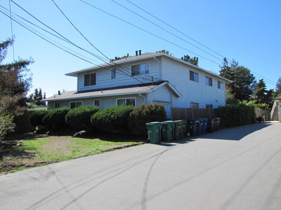 835 Corcoran Ave in Santa Cruz, CA - Foto de edificio