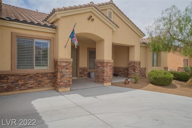 4935 Moncada Way in Las Vegas, NV - Building Photo - Building Photo