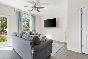 739 Jacobs Millpond Rd in Elgin, SC - Building Photo