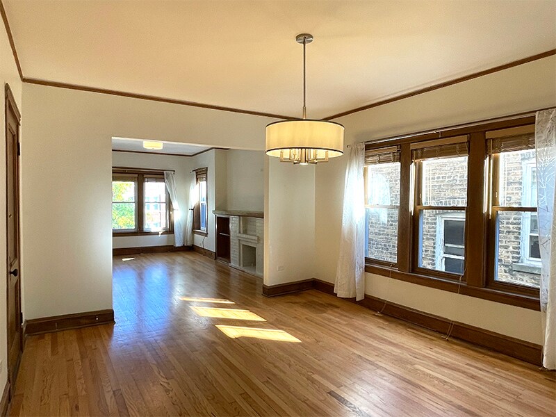 5225 W Montrose Ave in Chicago, IL - Building Photo
