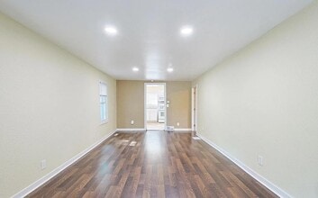 161 E Barney Ave in Muskegon Heights, MI - Foto de edificio - Building Photo
