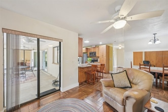 1330 McCrory St in North Port, FL - Foto de edificio - Building Photo