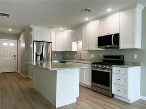 578 Elm St in Woonsocket, RI - Building Photo - Building Photo
