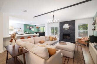 2205 Trede Dr in Austin, TX - Foto de edificio - Building Photo