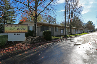 Autumn Woods Apartments in Carmichael, CA - Foto de edificio - Building Photo