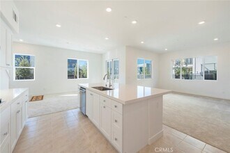 121 Baluster in Irvine, CA - Building Photo - Building Photo