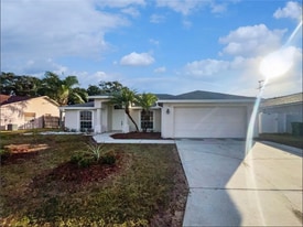 7010 Summit Cir in Winter Haven, FL - Building Photo