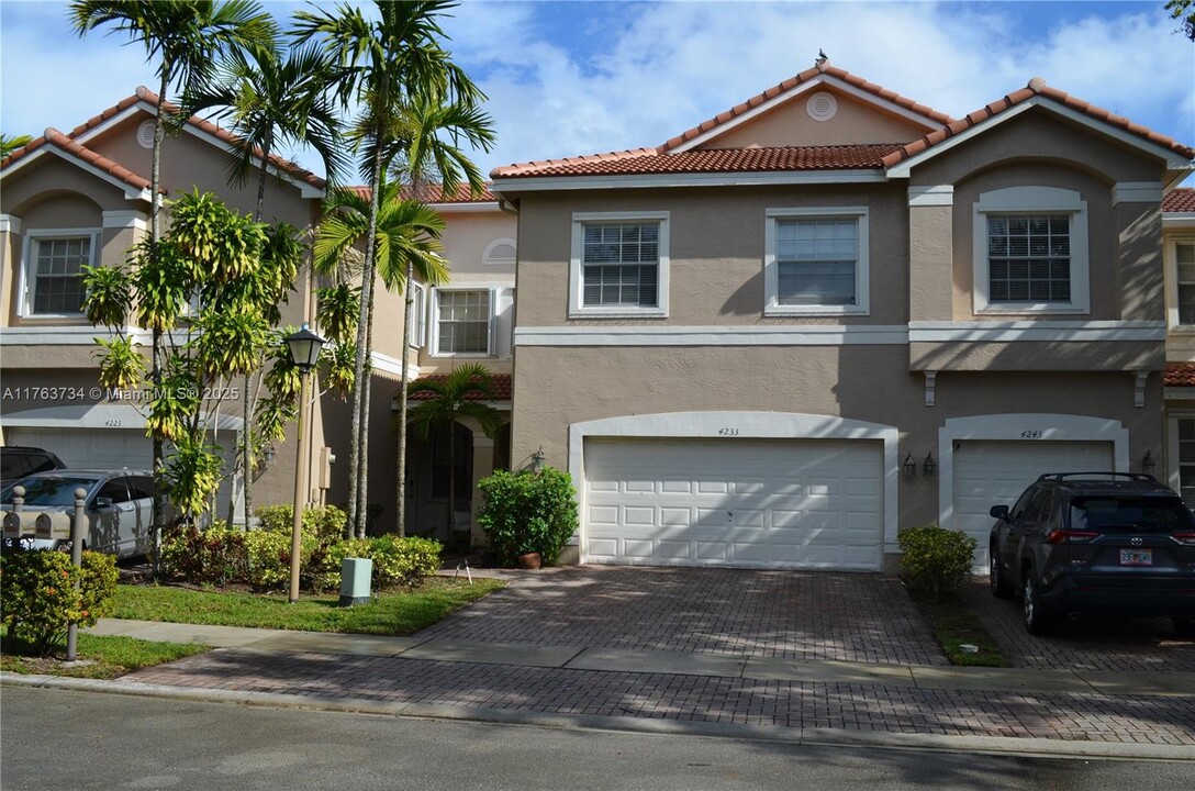 4233 SW 124th Terrace in Miramar, FL - Building Photo