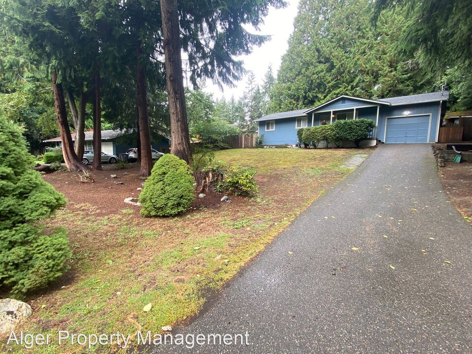 7990 NE Beachwood Ave in Poulsbo, WA - Building Photo