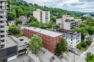 118 St Joseph's Dr in Hamilton, ON - Building Photo