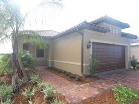 19224 Isadora St in Venice, FL - Building Photo